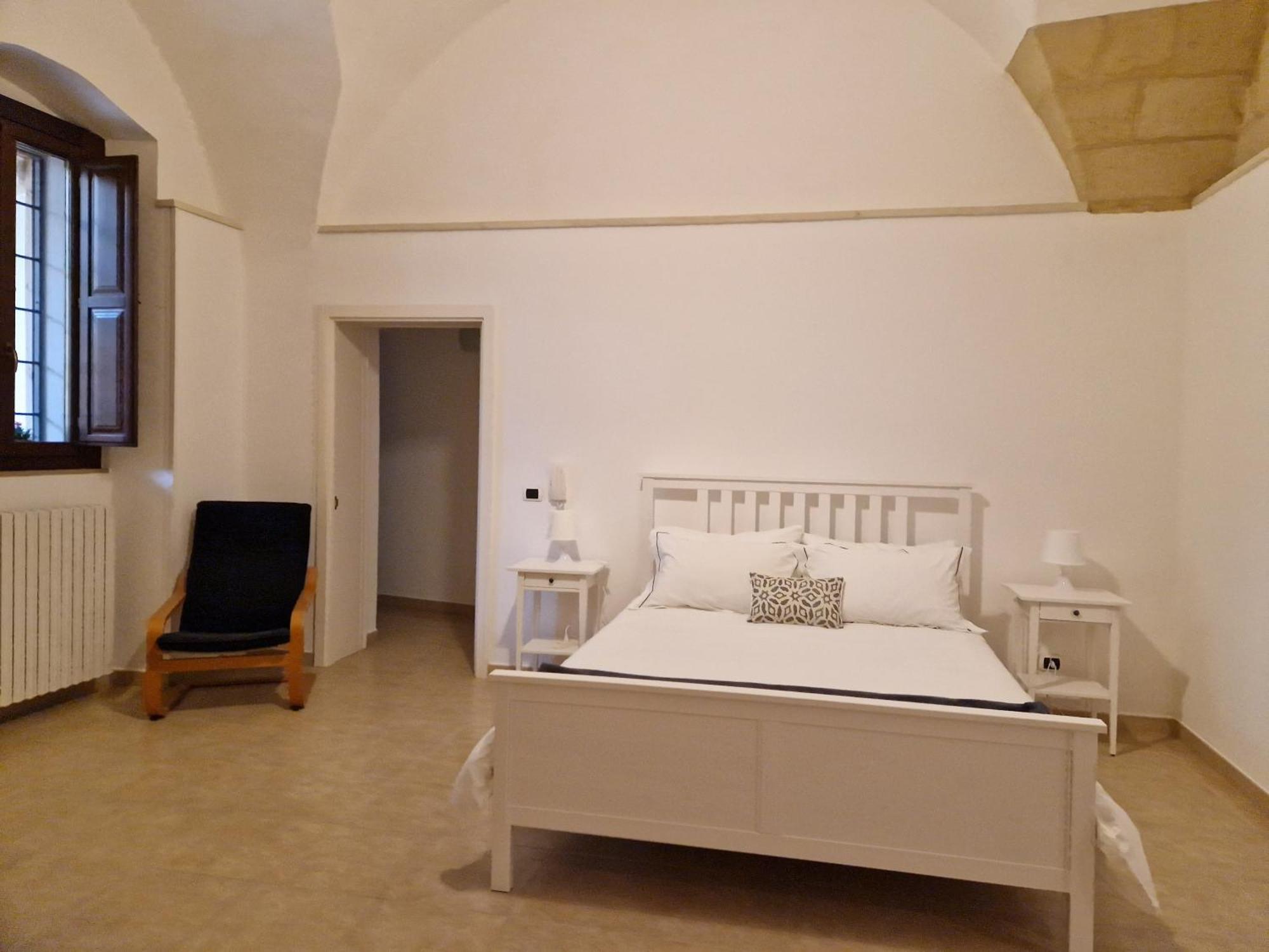 Al Centro Di Le Due Rose-con Patio Privato Apartamento Lecce