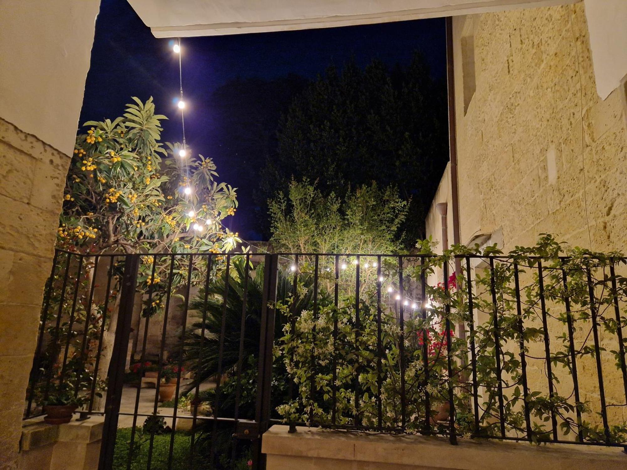 Al Centro Di Le Due Rose-con Patio Privato