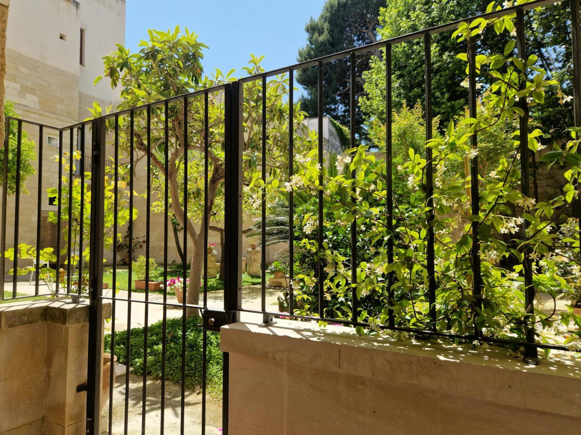 Al Centro Di Le Due Rose-con Patio Privato