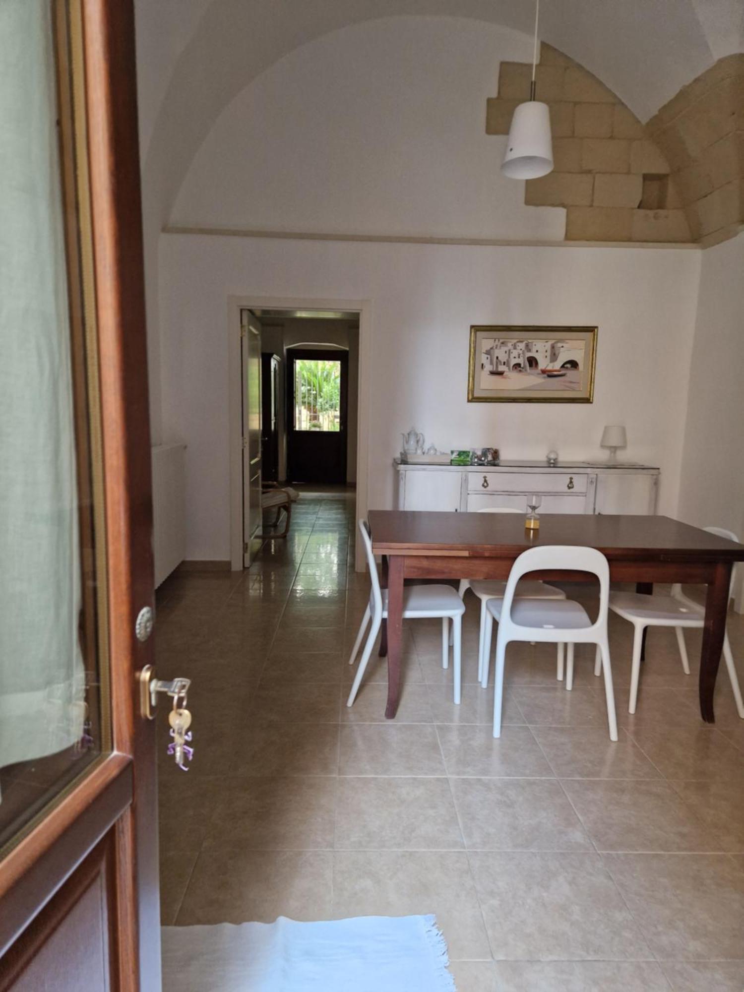 Al Centro Di Le Due Rose-con Patio Privato Apartamento *