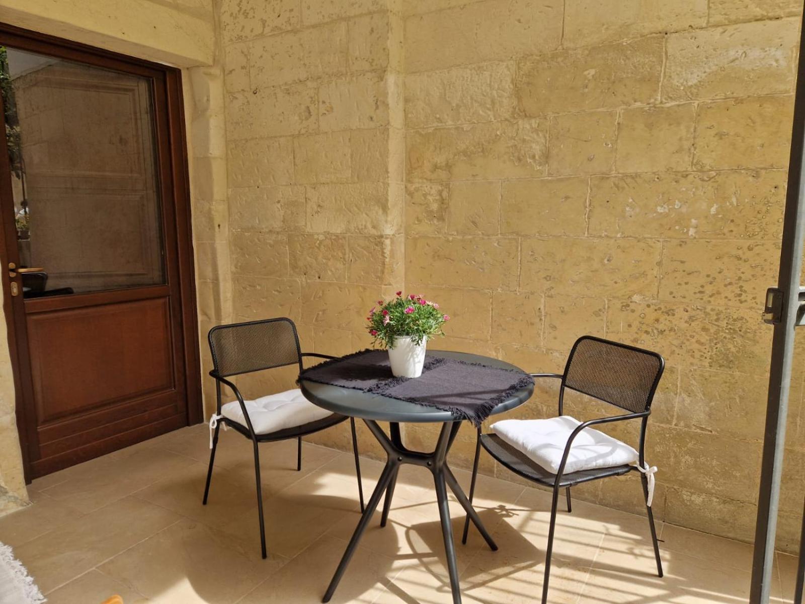 Al Centro Di Le Due Rose-con Patio Privato Apartamento Lecce