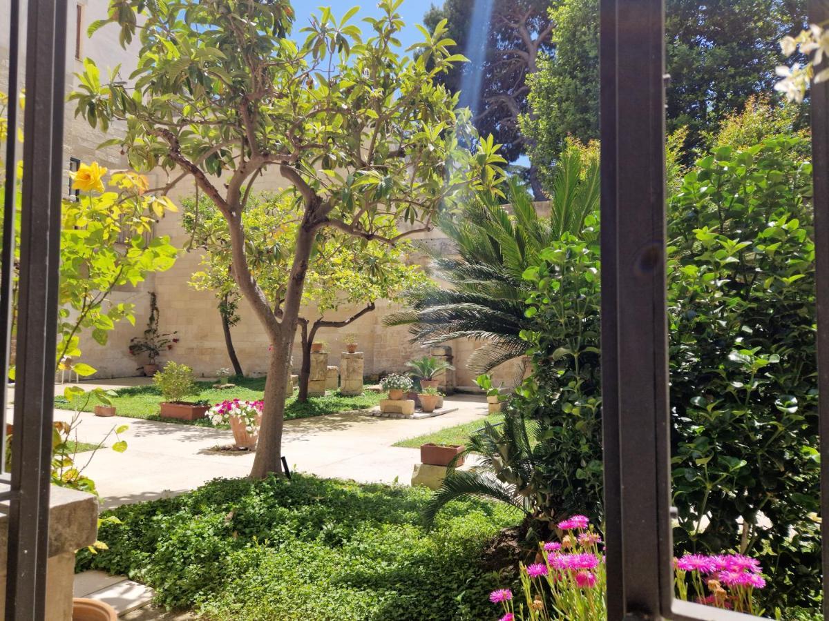 Al Centro Di Le Due Rose-con Patio Privato Apartment *