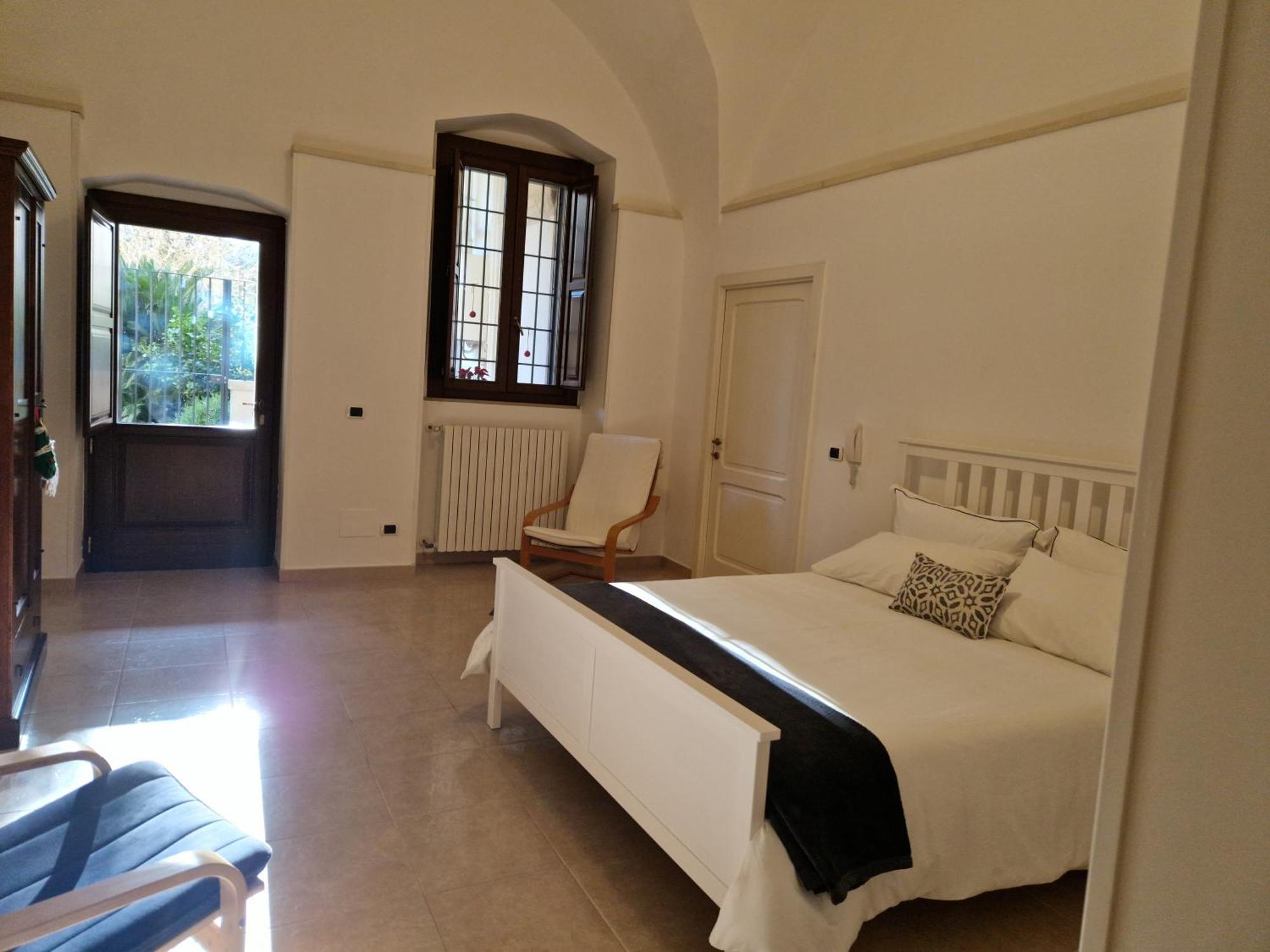 Al Centro Di Le Due Rose-con Patio Privato Apartment